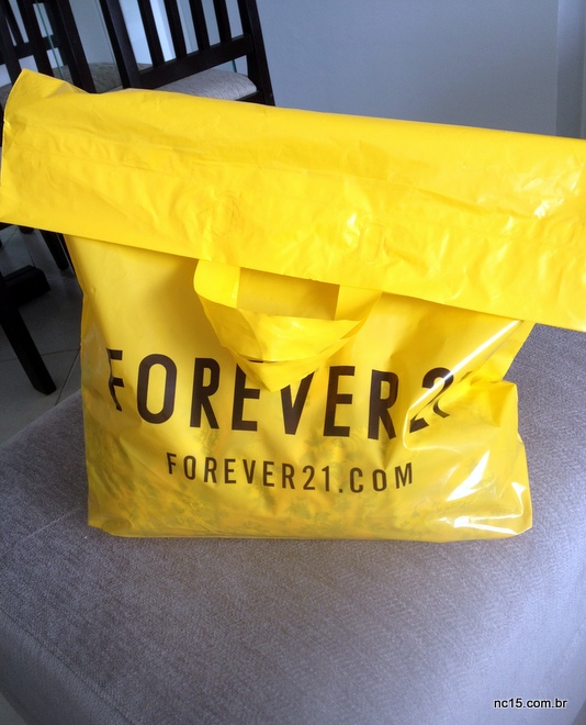 sacola amarela da Forever 21 com as minhas comprinhas