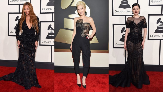 Beyoncé de vestido longo preto com decote profundo; Gwen Stefani com macacão preto e Jessie J de longo de renda com bordado e transparência