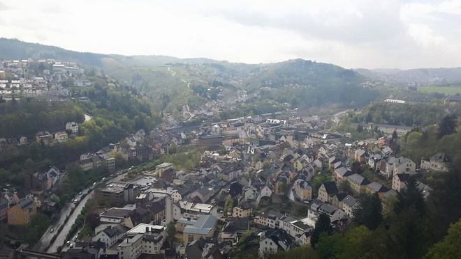 Visão do alto da cidade de Idar-Oberstein na Alemanha 