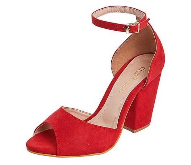 sandália vermelha de salto médio quadrado