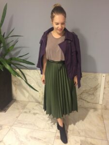 Meu look 3 com 1 com saia verde plissada